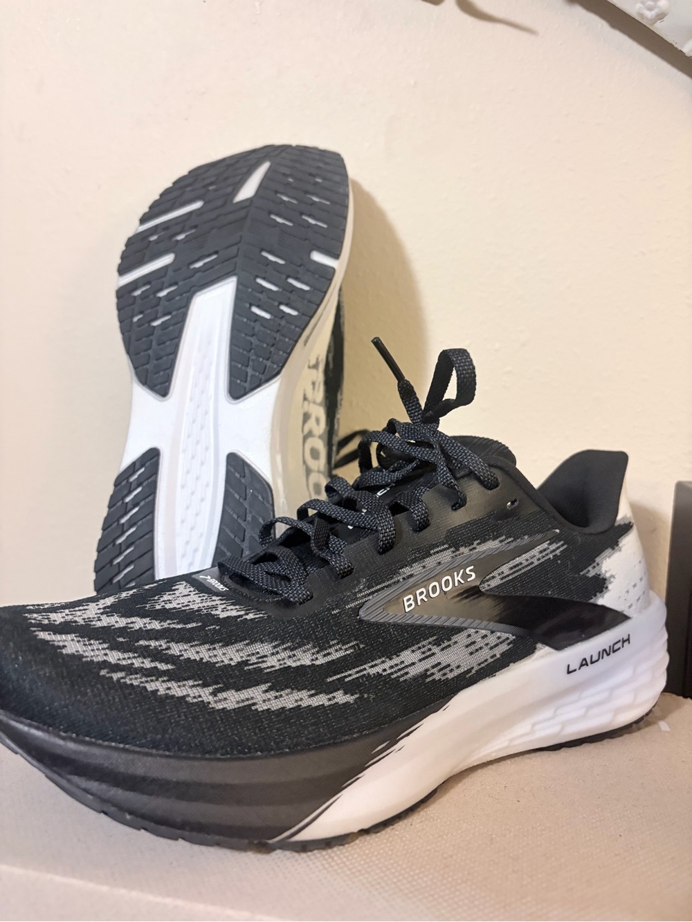 Men's Brooks Launch 11 Lightweight running shoes 8.5 EU 42 NWOT